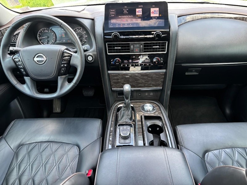 Nissan Armada Vehicle Full-screen Gallery Image 17