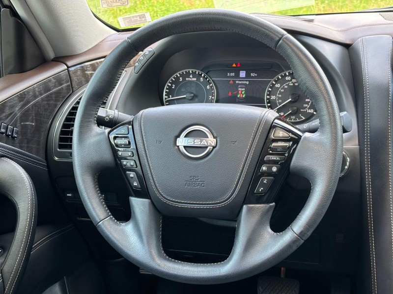 Nissan Armada Vehicle Full-screen Gallery Image 19