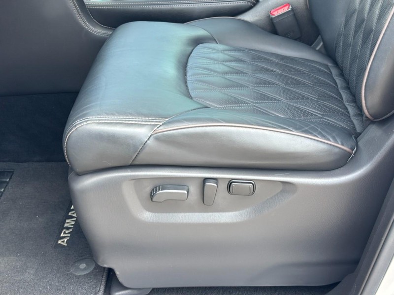 Nissan Armada Vehicle Full-screen Gallery Image 20