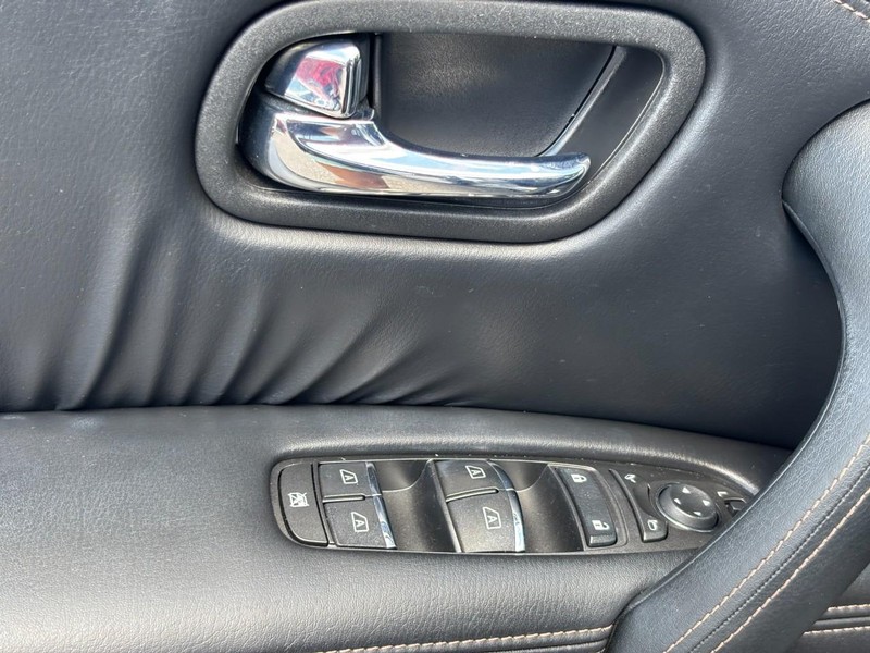 Nissan Armada Vehicle Full-screen Gallery Image 21