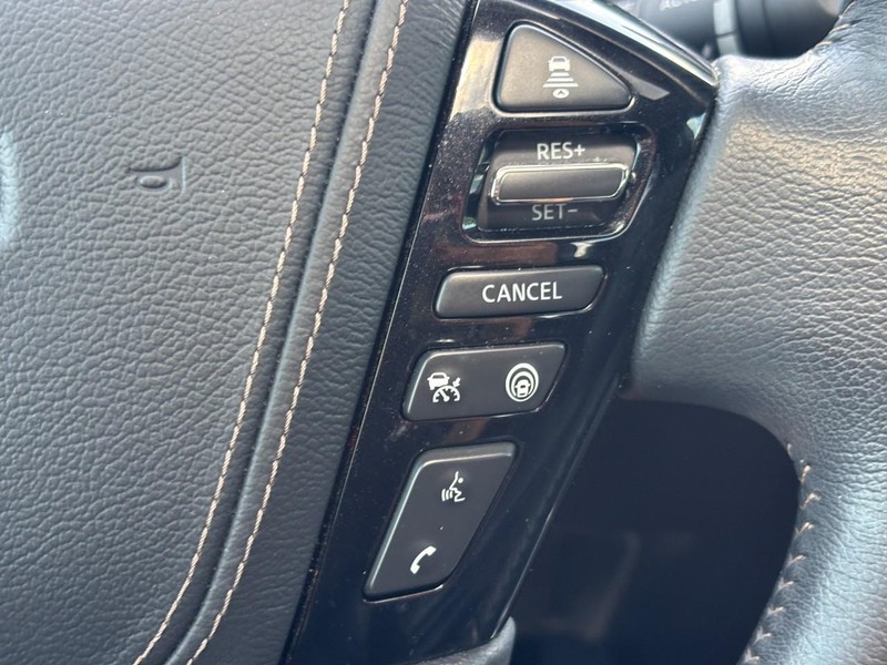 Nissan Armada Vehicle Full-screen Gallery Image 24