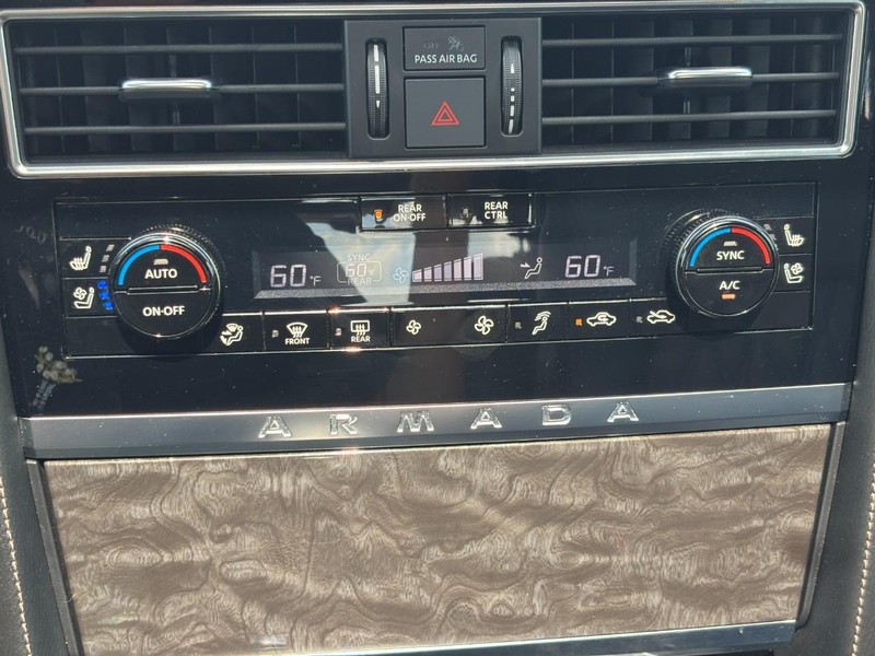 Nissan Armada Vehicle Full-screen Gallery Image 28