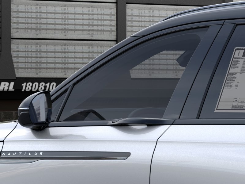 Lincoln Nautilus Vehicle Full-screen Gallery Image 21