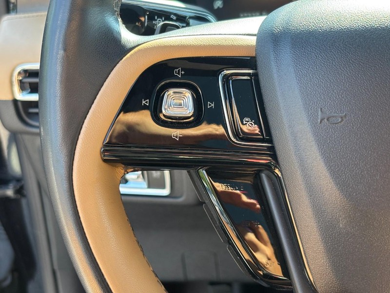Lincoln Corsair Vehicle Full-screen Gallery Image 19