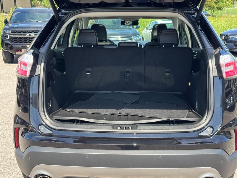 Ford Edge Vehicle Full-screen Gallery Image 10