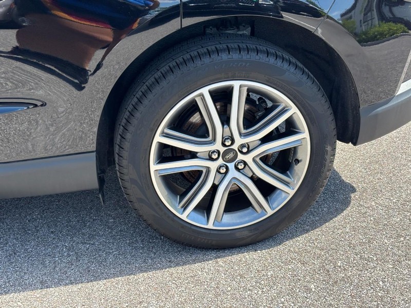 Ford Edge Vehicle Full-screen Gallery Image 11