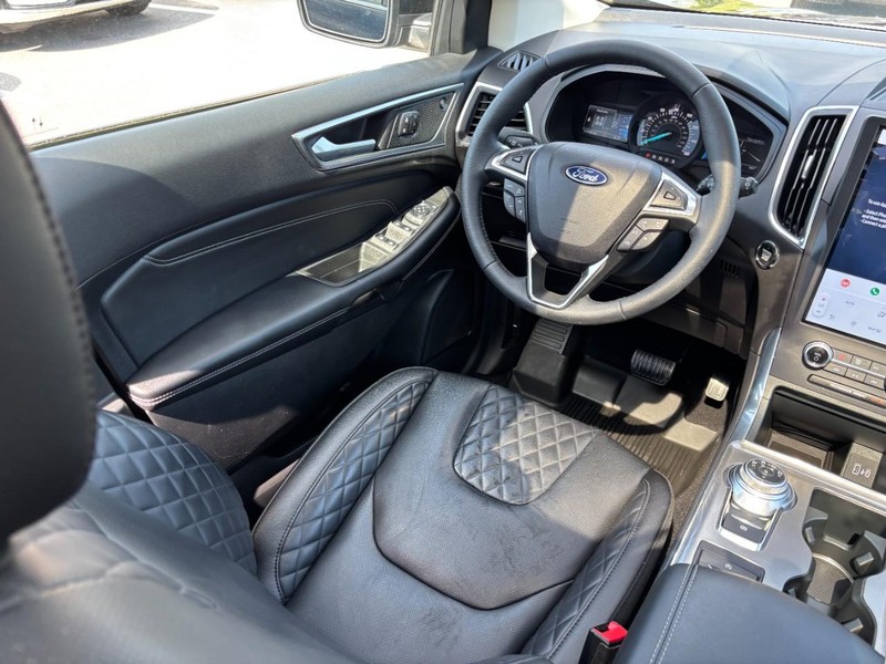 Ford Edge Vehicle Full-screen Gallery Image 13