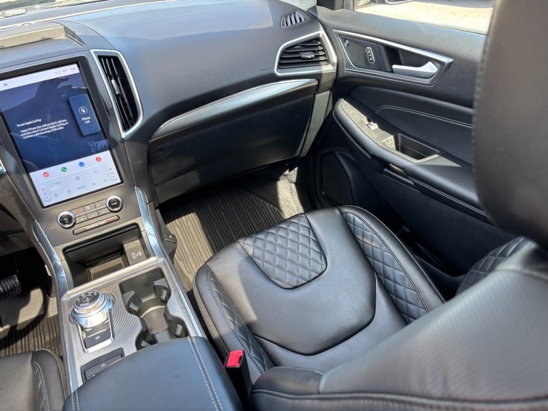 Ford Edge Vehicle Full-screen Gallery Image 15