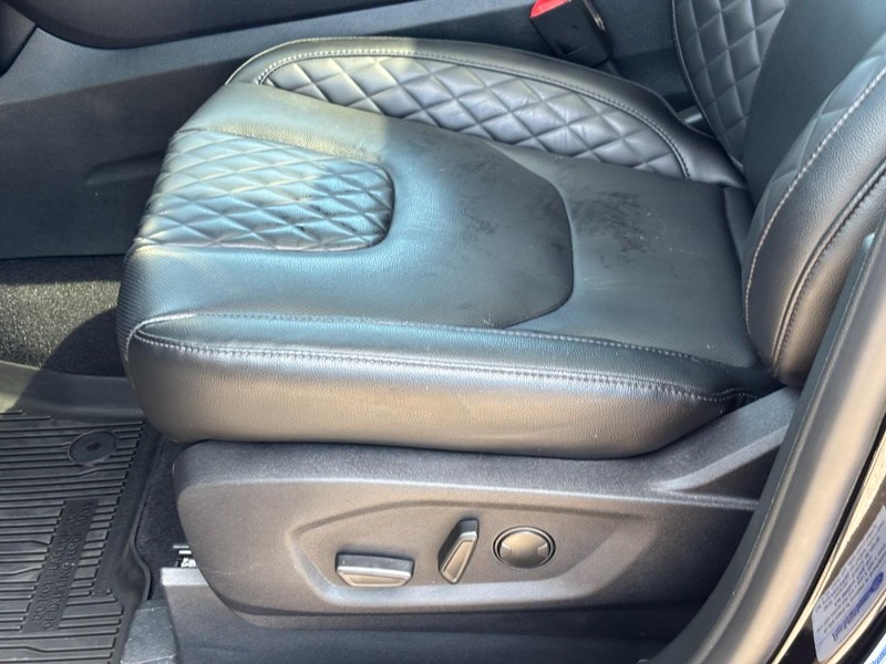 Ford Edge Vehicle Full-screen Gallery Image 17