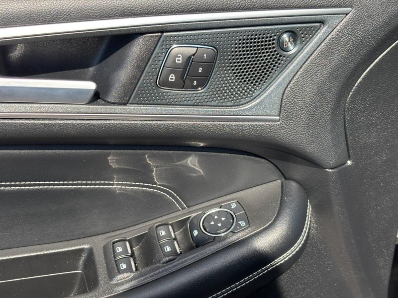 Ford Edge Vehicle Full-screen Gallery Image 18