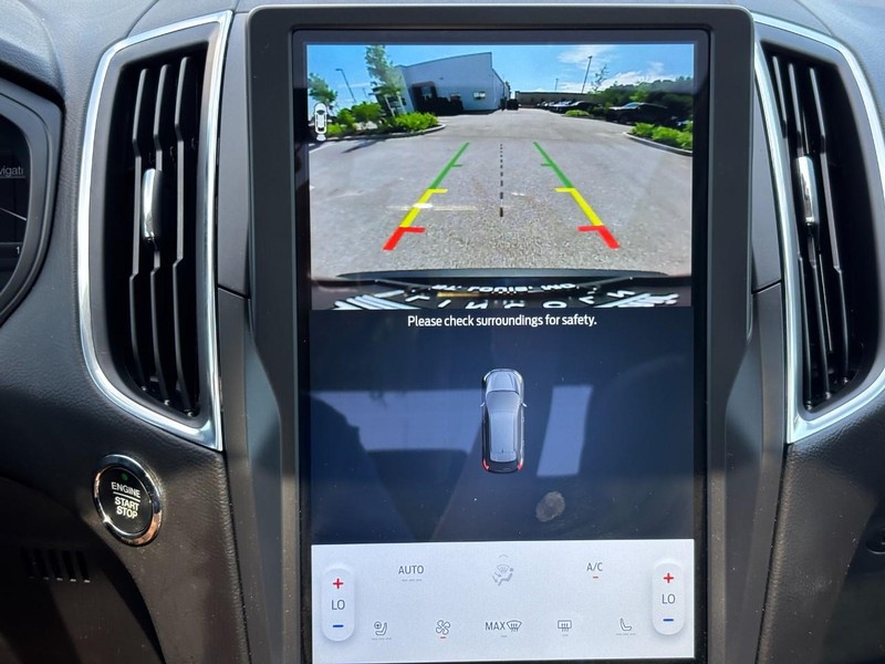 Ford Edge Vehicle Full-screen Gallery Image 22