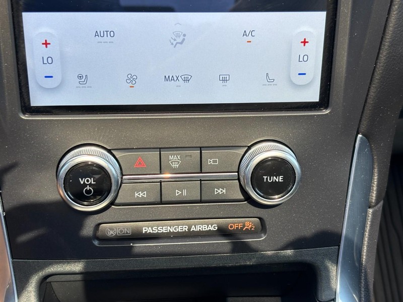 Ford Edge Vehicle Full-screen Gallery Image 23