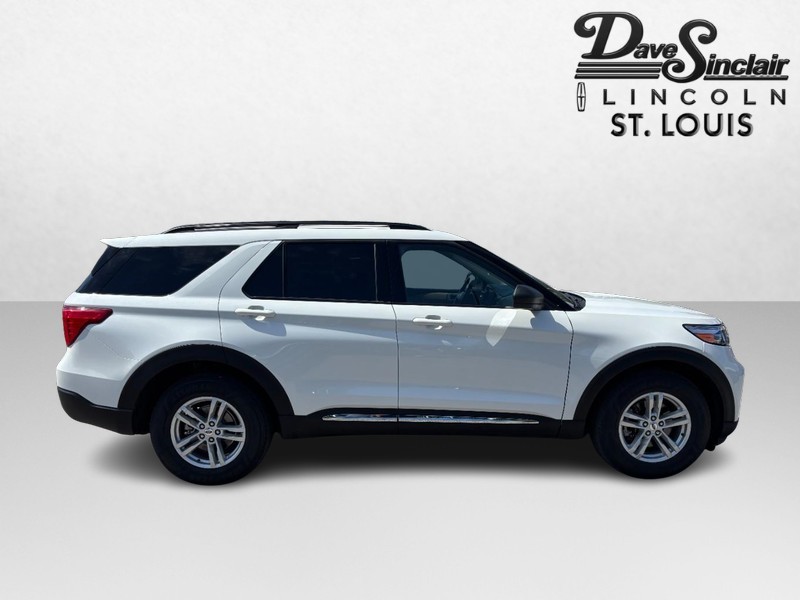 Ford Explorer Vehicle Full-screen Gallery Image 02