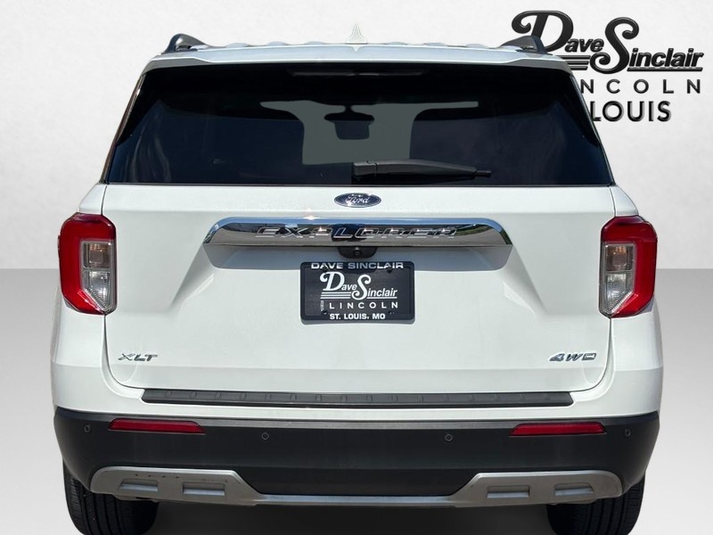 Ford Explorer Vehicle Full-screen Gallery Image 04