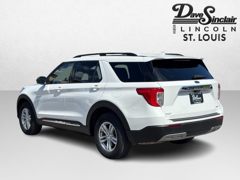 Ford Explorer Vehicle Full-screen Gallery Image 05