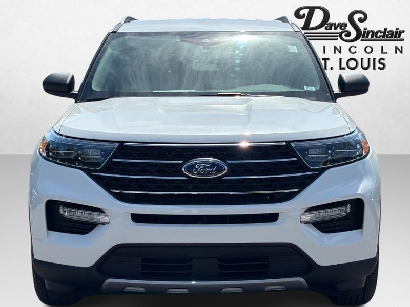 Ford Explorer Vehicle Full-screen Gallery Image 09