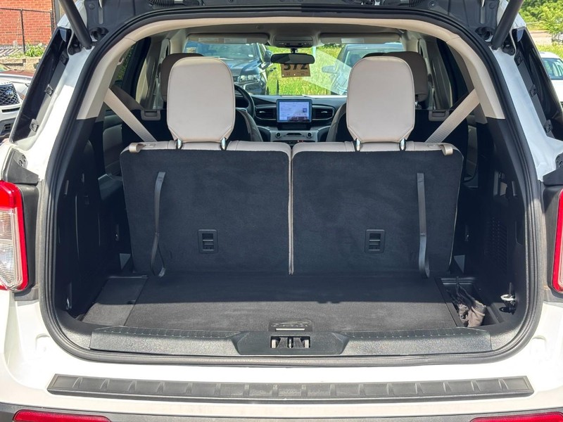 Ford Explorer Vehicle Full-screen Gallery Image 10