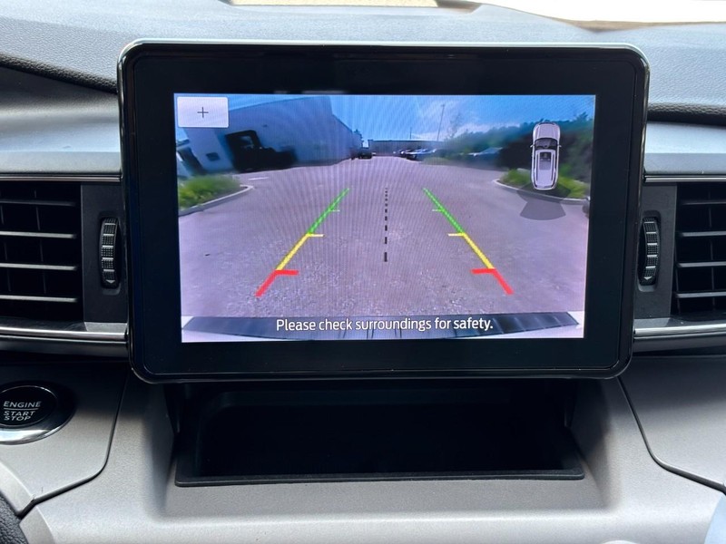 Ford Explorer Vehicle Full-screen Gallery Image 22