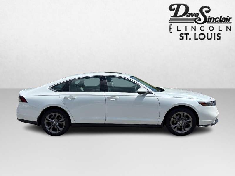 Honda Accord Sedan Vehicle Full-screen Gallery Image 02