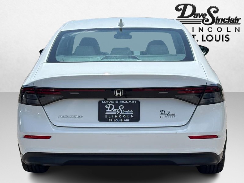 Honda Accord Sedan Vehicle Full-screen Gallery Image 04