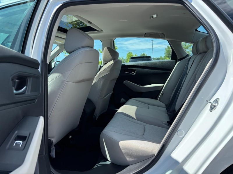 Honda Accord Sedan Vehicle Full-screen Gallery Image 12