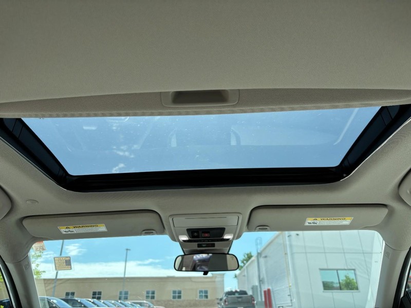 Honda Accord Sedan Vehicle Full-screen Gallery Image 13