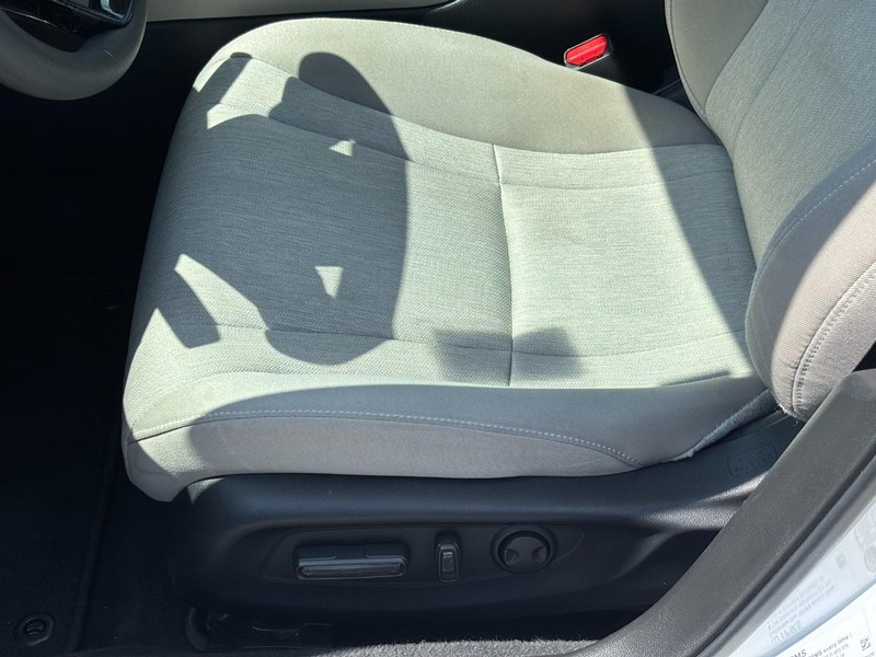Honda Accord Sedan Vehicle Full-screen Gallery Image 18