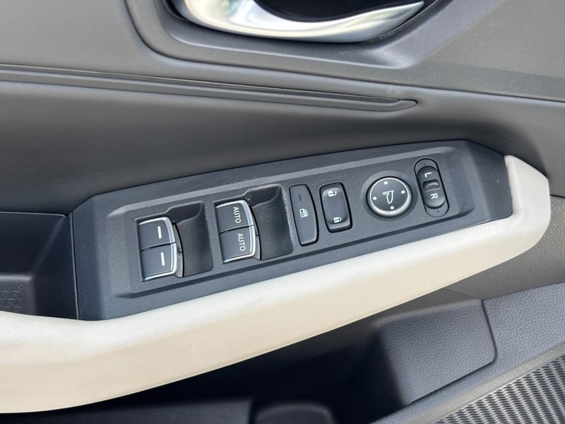 Honda Accord Sedan Vehicle Full-screen Gallery Image 19