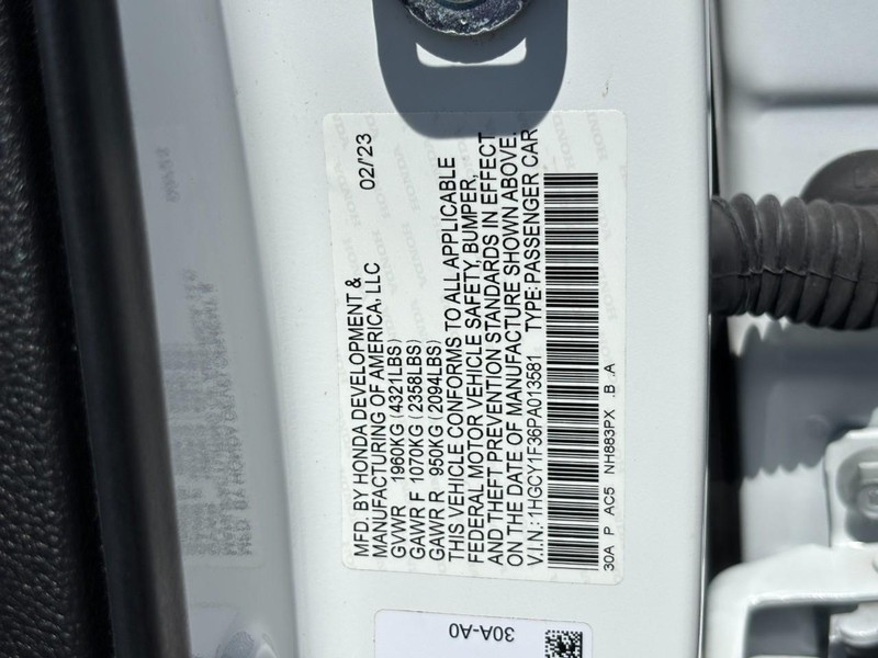 Honda Accord Sedan Vehicle Full-screen Gallery Image 24