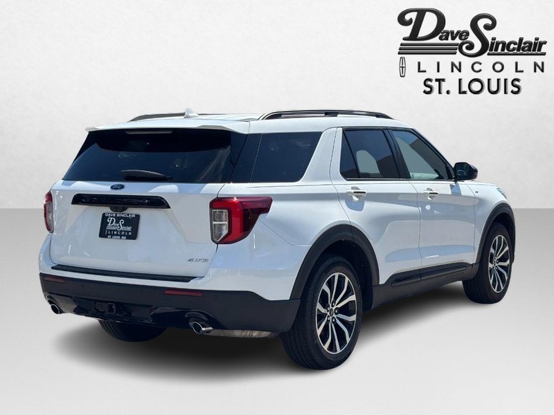 Ford Explorer Vehicle Full-screen Gallery Image 03