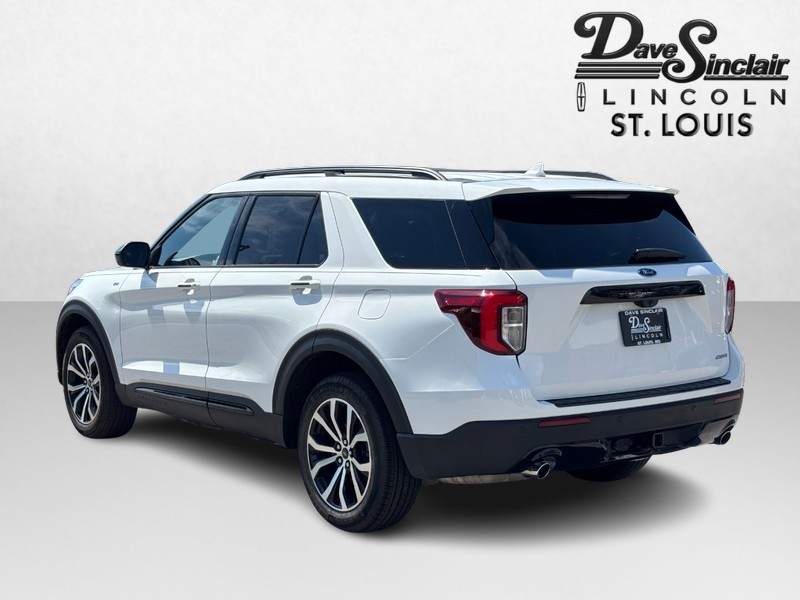 Ford Explorer Vehicle Full-screen Gallery Image 05