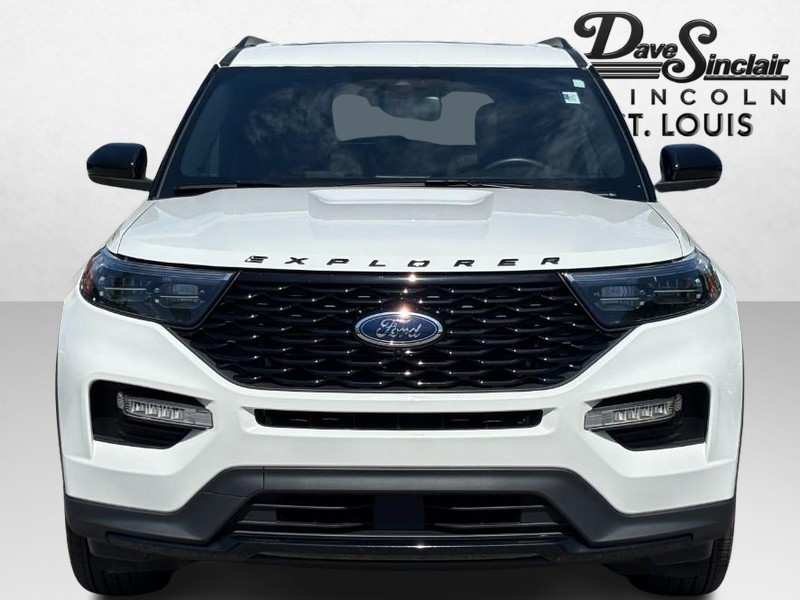 Ford Explorer Vehicle Full-screen Gallery Image 09
