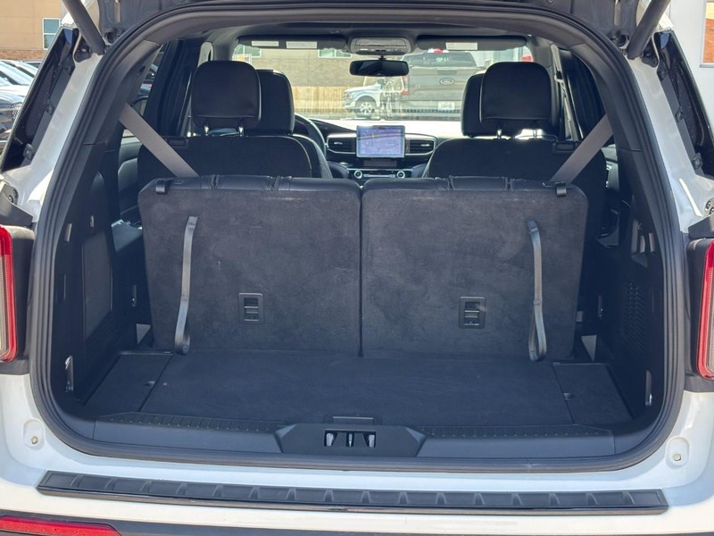 Ford Explorer Vehicle Full-screen Gallery Image 10