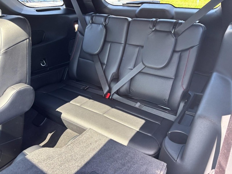 Ford Explorer Vehicle Full-screen Gallery Image 12