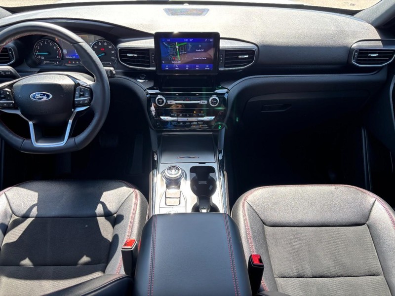 Ford Explorer Vehicle Full-screen Gallery Image 15