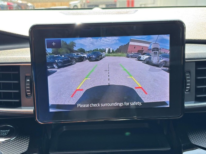 Ford Explorer Vehicle Full-screen Gallery Image 23