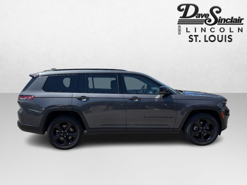 Jeep Grand Cherokee L Vehicle Full-screen Gallery Image 02