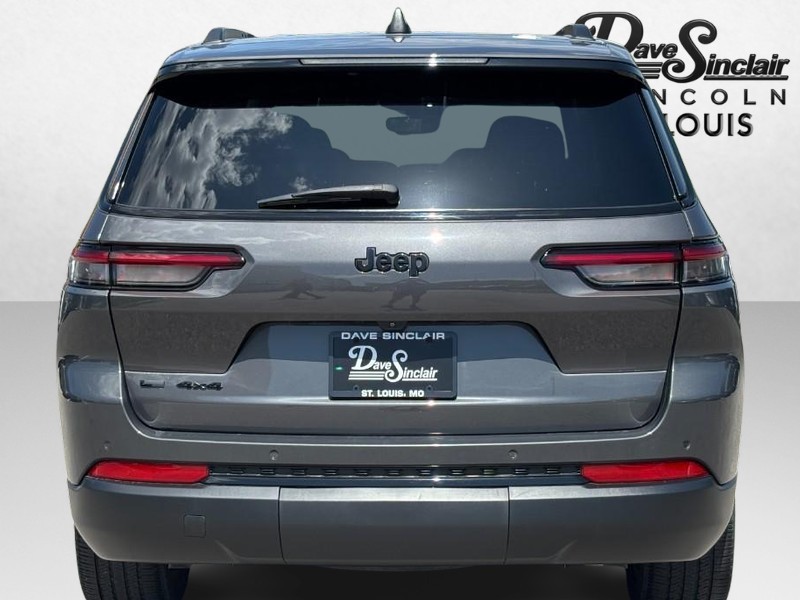 Jeep Grand Cherokee L Vehicle Full-screen Gallery Image 04