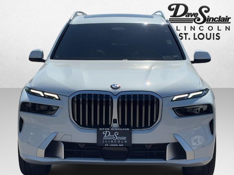 BMW X7 Vehicle Full-screen Gallery Image 08