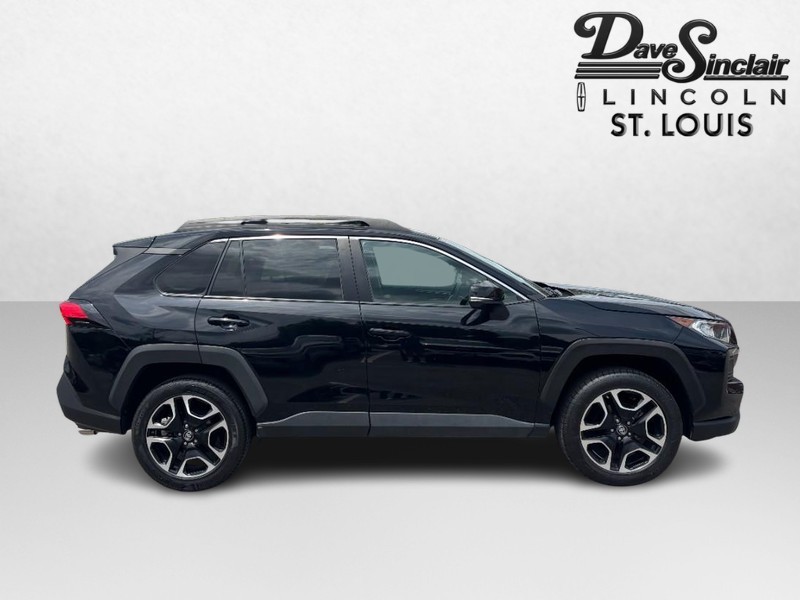 Toyota RAV4 Vehicle Full-screen Gallery Image 02