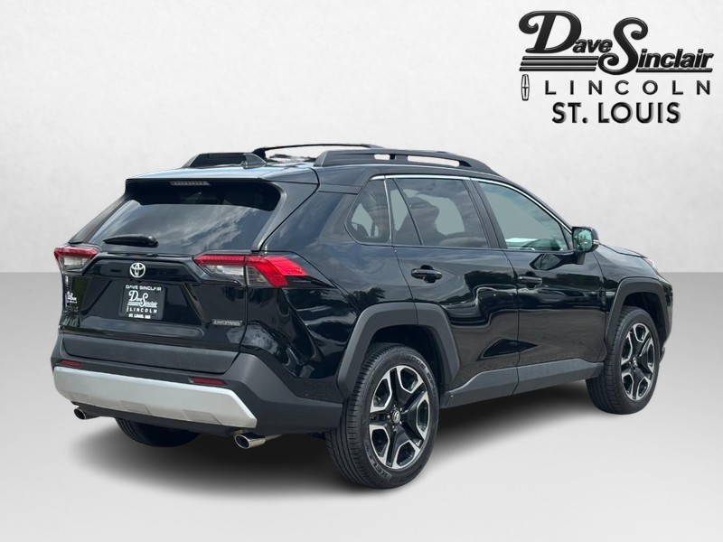 Toyota RAV4 Vehicle Full-screen Gallery Image 03
