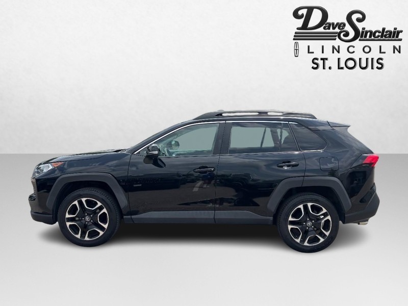 Toyota RAV4 Vehicle Full-screen Gallery Image 06