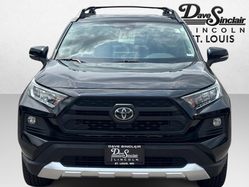Toyota RAV4 Vehicle Full-screen Gallery Image 09