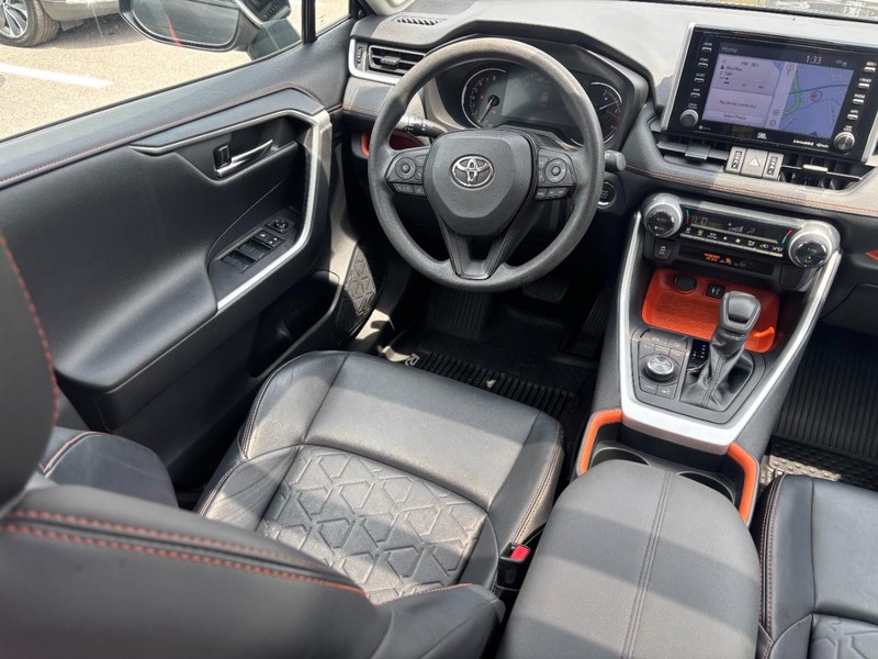 Toyota RAV4 Vehicle Full-screen Gallery Image 13