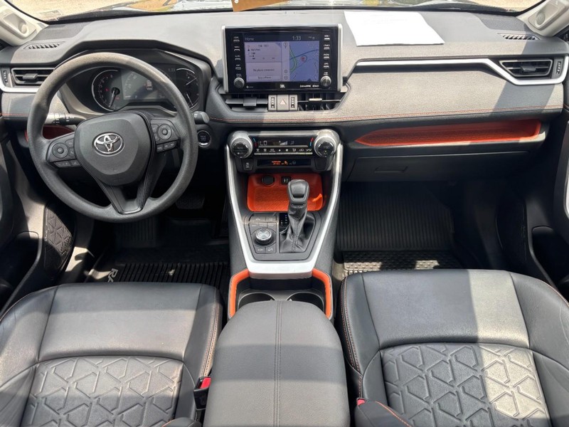 Toyota RAV4 Vehicle Full-screen Gallery Image 14
