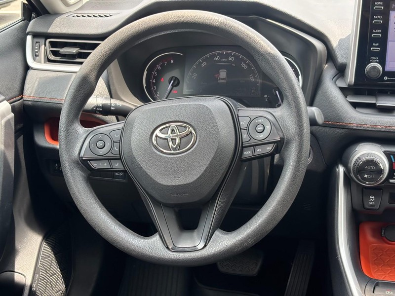 Toyota RAV4 Vehicle Full-screen Gallery Image 16