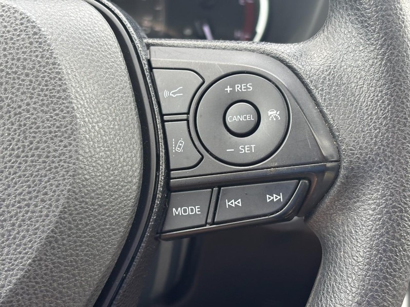 Toyota RAV4 Vehicle Full-screen Gallery Image 20