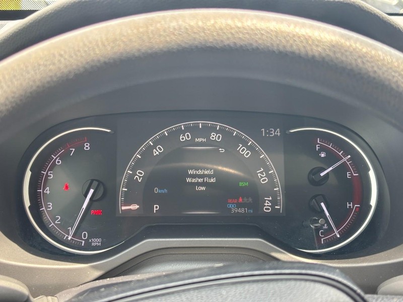 Toyota RAV4 Vehicle Full-screen Gallery Image 21