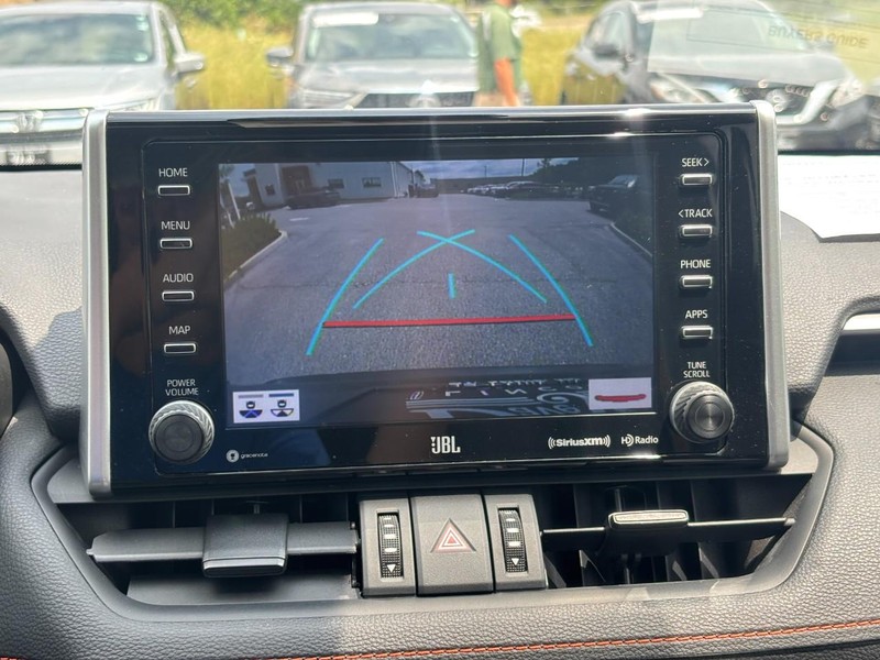 Toyota RAV4 Vehicle Full-screen Gallery Image 23
