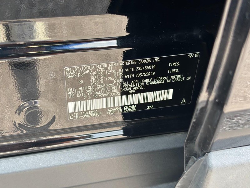 Toyota RAV4 Vehicle Full-screen Gallery Image 25